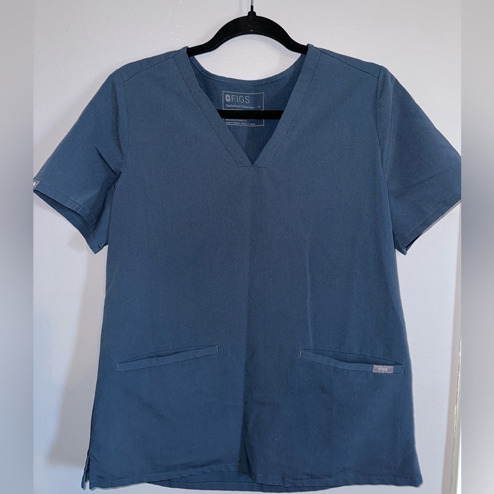Figs Casma 3 Pocket Scrub Top